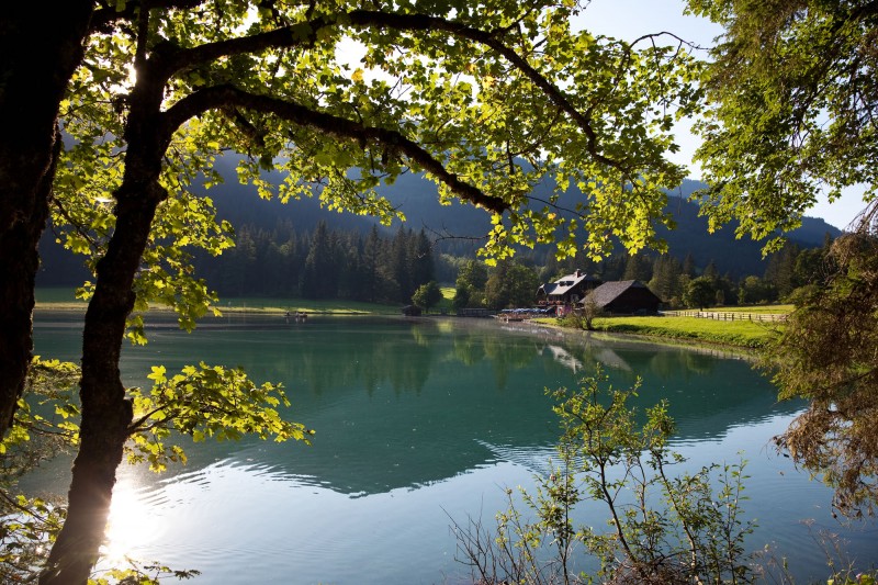 Jägersee mit Gasthof in Kleinarl