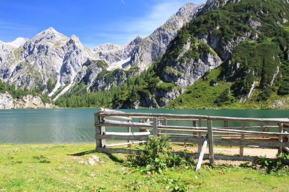 Mountain lake in the middle of green pastures ©TVB Wagrain-Kleinarl